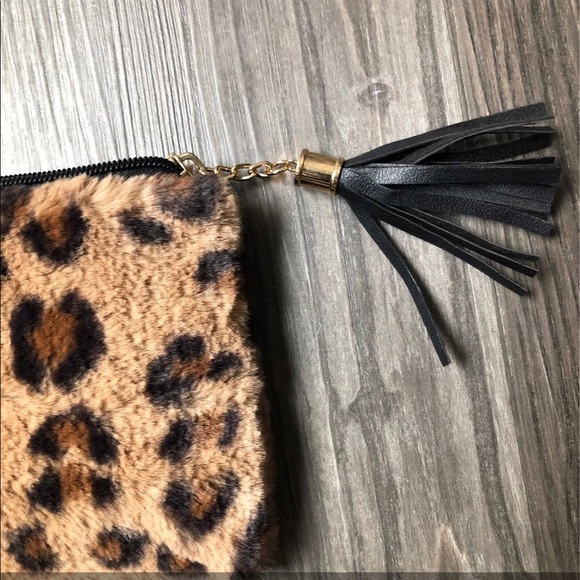 L.I.B. NY Faux Fur Leopard Tassle Clutch - Picture 5 of 5